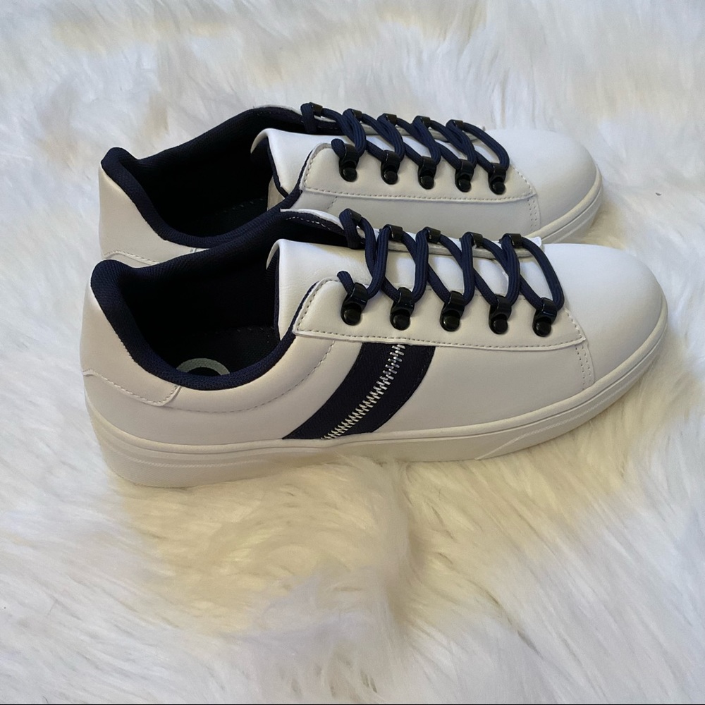 Journee Collection Arden Sneakers - New in Box - Size 8 - White / Navy - Picture 10 of 16